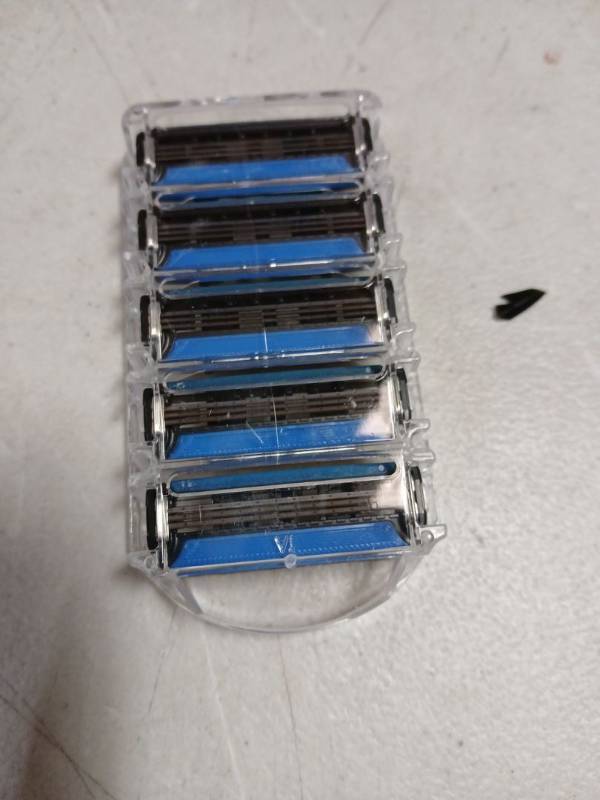 lot 33533 image: Multi-Blade Razor Cartridge Refills Pack of 5 - Retail $15