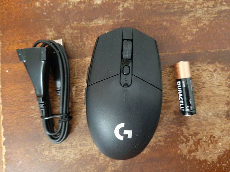 lot 36814 image: Logitech G305 LIGHTSPEED Wireless Gaming Mouse  HERO Sensor  12 000 DPI  Lightweight  6 Programmable Buttons  250h Battery  On-Board Memory  Compatible with PC  Mac - Black - Retail $50