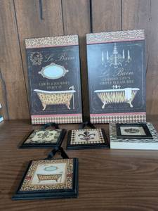 lot 1 image: French Bathroom Wall Art Decor Set with Bathtub and Fleur de Lis Designs