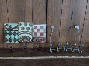 lot 2 image: Over the door metal coat rack wood decorative coat rack