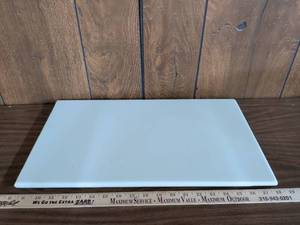 lot 7 image: White Cutting Board with Rubber Feet
