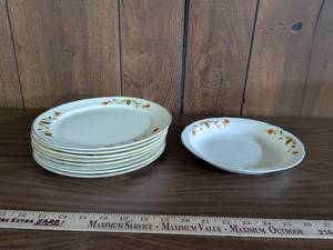 lot 8 image: Hall China Jewel Tea Autumn Leaf Dinner Plates Set