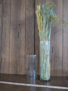 lot 18 image: Clear Glass Vase with Dried Grass Arrangement