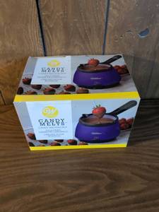 lot 46 image: Wilton Candy Melts Electric Melting Pot Purple