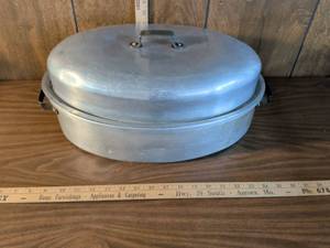 lot 69 image: Viko Aluminum Dutch Oven with Lid