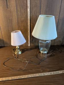 lot 71 image: Clear glass base lamp and small brass lamp