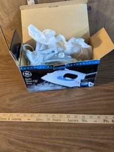 lot 82 image: GE Auto Shut-Off Steam Iron Model 106671R