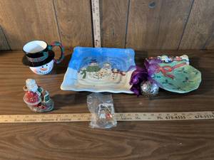 lot 86 image: Christmas Holiday Decorations Bundle Set