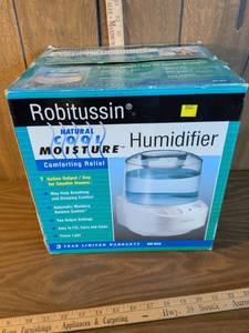 lot 96 image: Robitussin Cool Moisture Humidifier DH-832 1 Gallon Output
