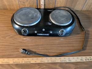 lot 97 image: Farberware Double Burner Hot Plate Cooktop