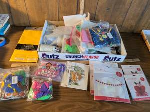 lot 99 image: Mixed Party Supply Lot with Decorations and Balloons