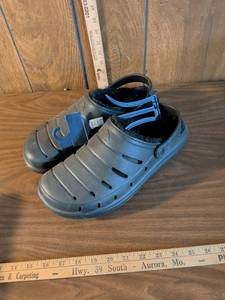lot 102 image: Mens Black Lined Clogs Size 12