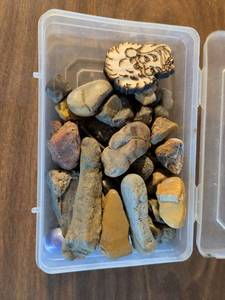 lot 105 image: Mixed Rock and Mineral Specimen Collection with Decorative Comb