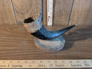 lot 108 image: Some sort of animal horn