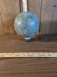 lot 109 image: Blue Crackle Glass Globe decor for gardens