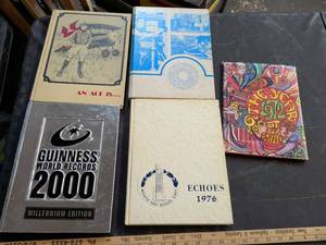 lot 125 image: Mixed Collection of Books and Reference Materials
