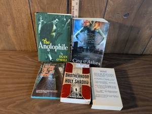 lot 135 image: Mixed Fiction Book Collection