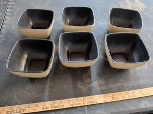 lot 139 image: Set of 6 Square Ceramic Bowls Black Interior Beige Exterior