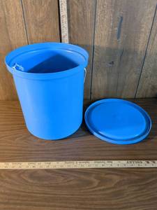 lot 157 image: Blue Plastic Storage Container with Lid