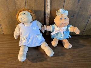 lot 168 image: Cabbage Patch Kids Baby Armabell Dolls Set