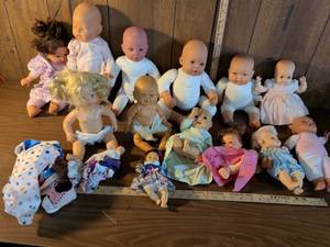 lot 169 image: Mixed Baby Doll Collection with Clothing