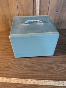 lot 172 image: Argus 300 Slide Projector with Case and Accessories