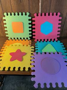 lot 174 image: Childrens Foam Puzzle Play Mat with Geometric Shapes