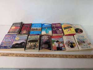 lot 251 image: Mixed Fiction Paperback Book Collection - 14 Popular Authors