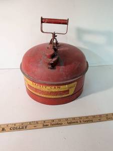 lot 253 image: Eagle Manufacturing Safety Can Gas Container