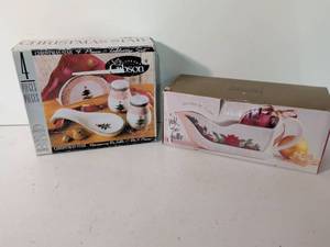 lot 266 image: Christmas Star Tabletop Set and Holiday Gravy Boat Collection