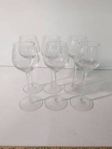 lot 268 image: Set of 6 Clear Glass Wine Glasses with Floral Etched Pattern