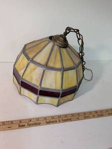 lot 274 image: Tiffany Style Stained Glass Pendant Light Fixture