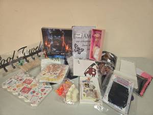lot 127 image: Mixed Craft Supply Bundle with Puzzles and Decorative Items