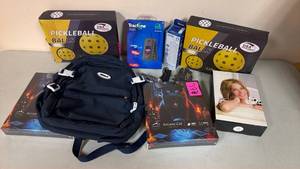 lot 146 image: Mixed Electronics and Sports Equipment Bundle&nbsp