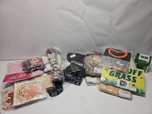 lot 204 image: Mixed Clothing and Accessories Bundle Lot