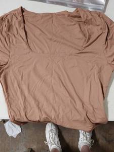 lot 30518 image: Brown Short Sleeve Casual T-Shirt Size XS - Retail $8