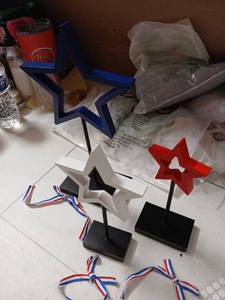 lot 30546 image: Star-Shaped Decorations with Ribbons - Retail $15