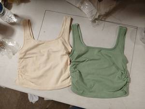 lot 30550 image: Womens Tank Top Set Beige and Green Athletic Wear Small- Retail $15