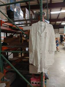 lot 30551 image: White Rayon Button-Up Shirt Size Large - Retail $15