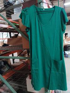lot 30560 image: Green Cotton V-Neck Short Sleeve Dress Size M - Retail $15