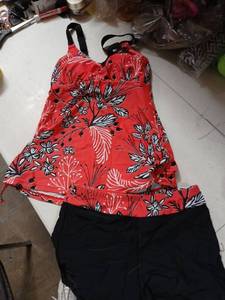 lot 30565 image: Red Floral Two-Piece Tankini Swimsuit Size XS - Retail $15