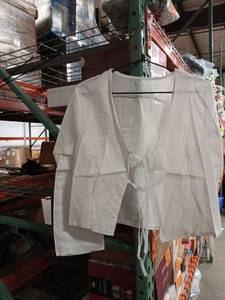 lot 30570 image: White Linen Top Size Small - Retail $25