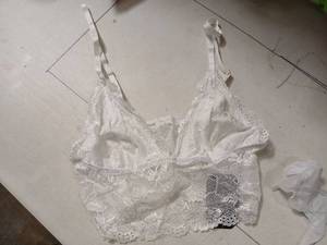 lot 30572 image: White Lace Bralette Size Medium - Retail $15