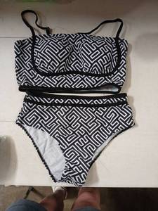 lot 30586 image: Black and White Geometric Pattern Two-Piece Bikini Set Size M - Retail $15
