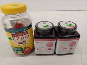lot 14280 image: Vitamins Lot