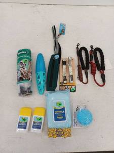 lot 14296 image: Miscellaneous Pet Lot