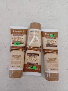 lot 14306 image: Lovely Glow Daily Moisturizer Lotion, MediumTan, 3 Pack