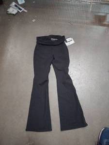 lot 2458 image: Ladies black yoga pants size XXL art class brand