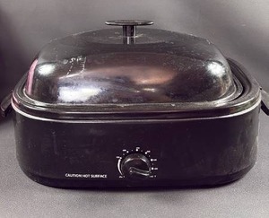 lot 113 image: Electric Roaster Oven