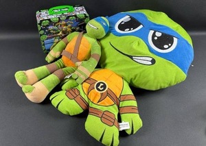 lot 127 image: Teenage Mutant Ninja Turtles Collection with Large Plush Toys and Lunch Box